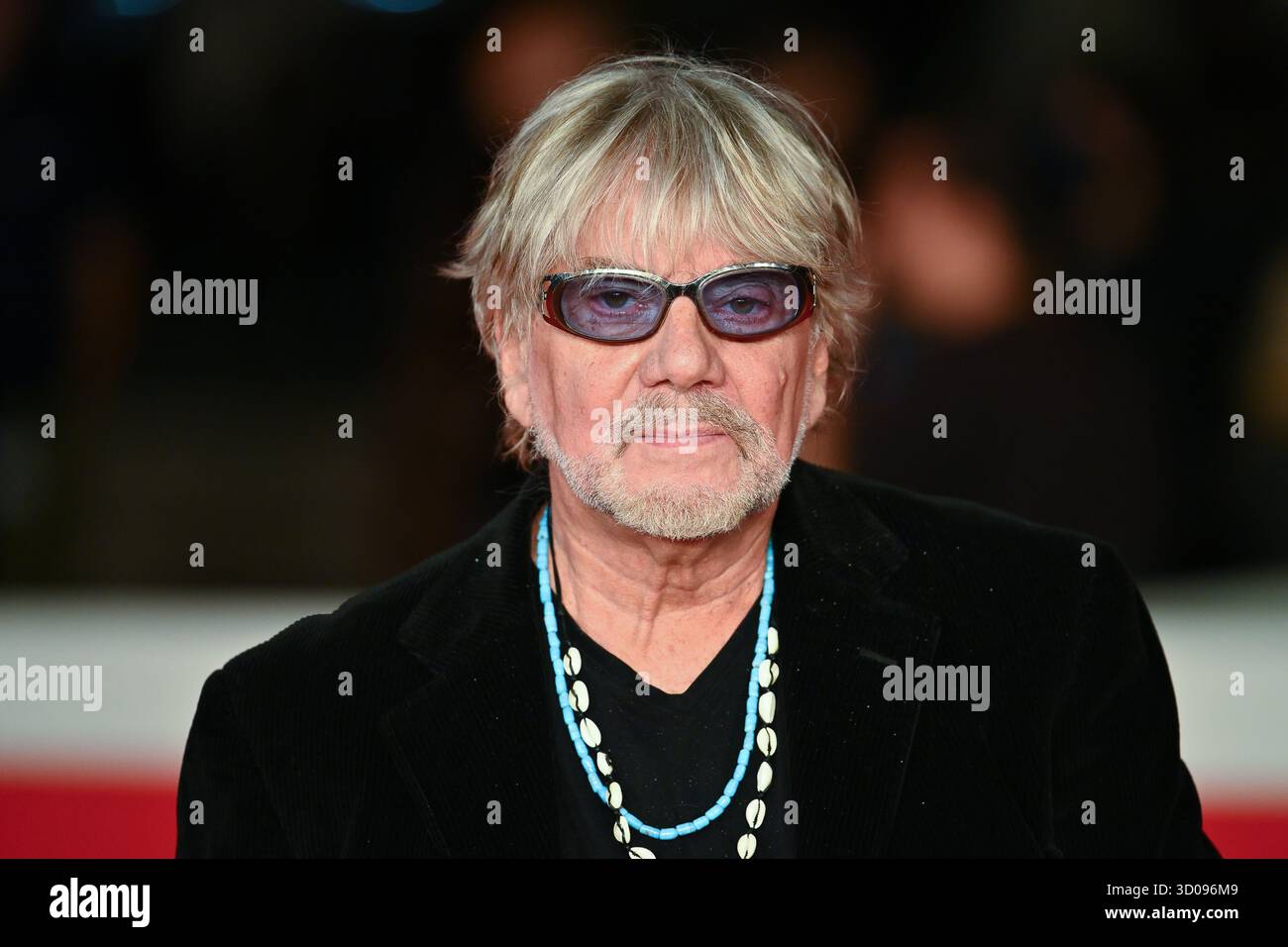 Rom, Italien. Oktober 2025. Tony Esposito besucht den roten Teppich RINO GAETANO SEMPRE PIU BLU während des 20. Rom Film Festivals im Auditorium Parco Della Musica in Rom, Italien, am 21. Oktober 2025. (Foto: Domenico Cippitelli/NurPhoto) Credit: NurPhoto SRL/Alamy Live News Stockfoto