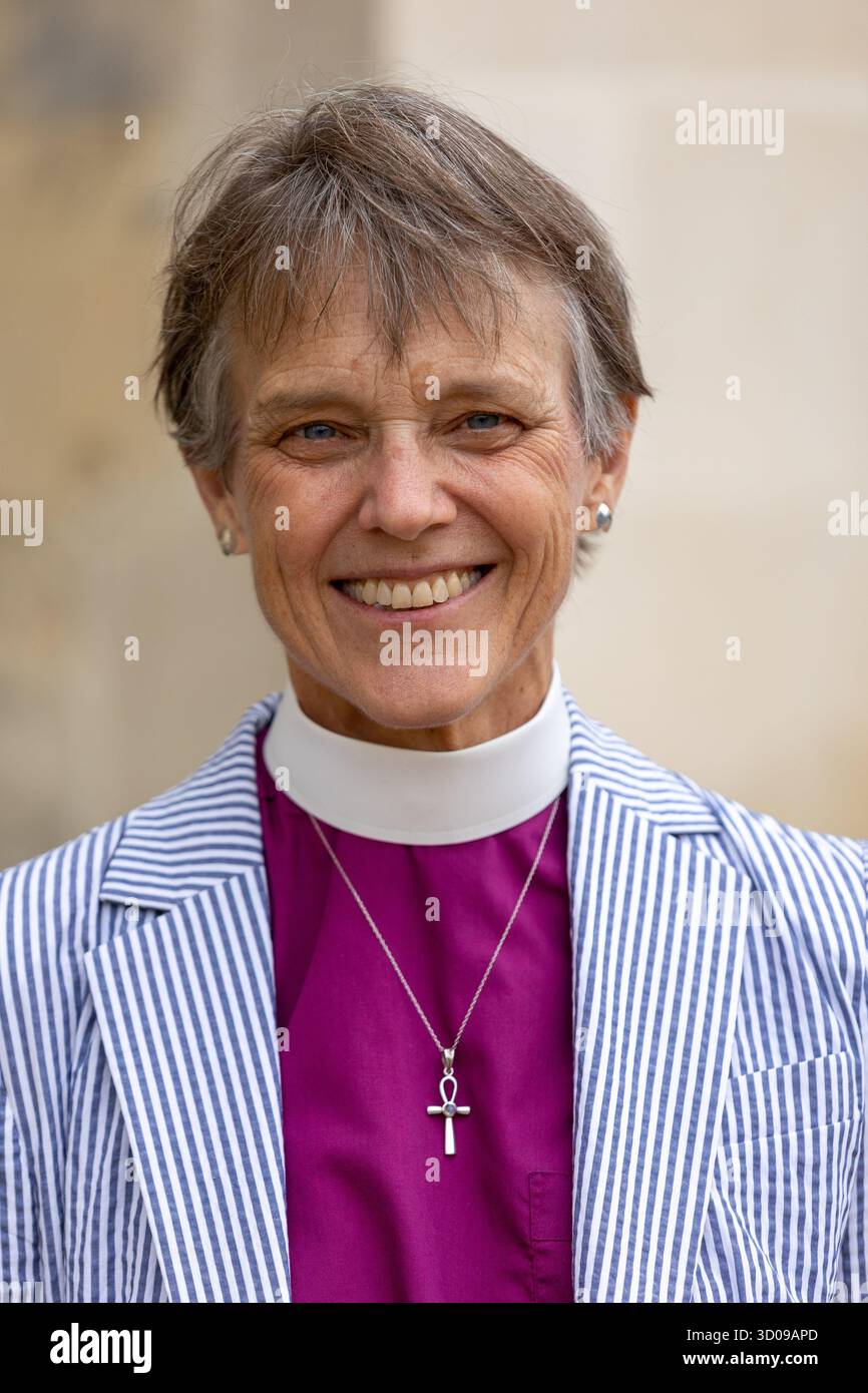 Revd Mariann Budde fotografierte vor der Kathedrale von Canterbury während des Bischofs-Retreats auf der Lambeth-Konferenz 2022 in Canterbury im Vereinigten Königreich. . Donnerstag, 28. Juli 2022. Neil Turner Stockfoto