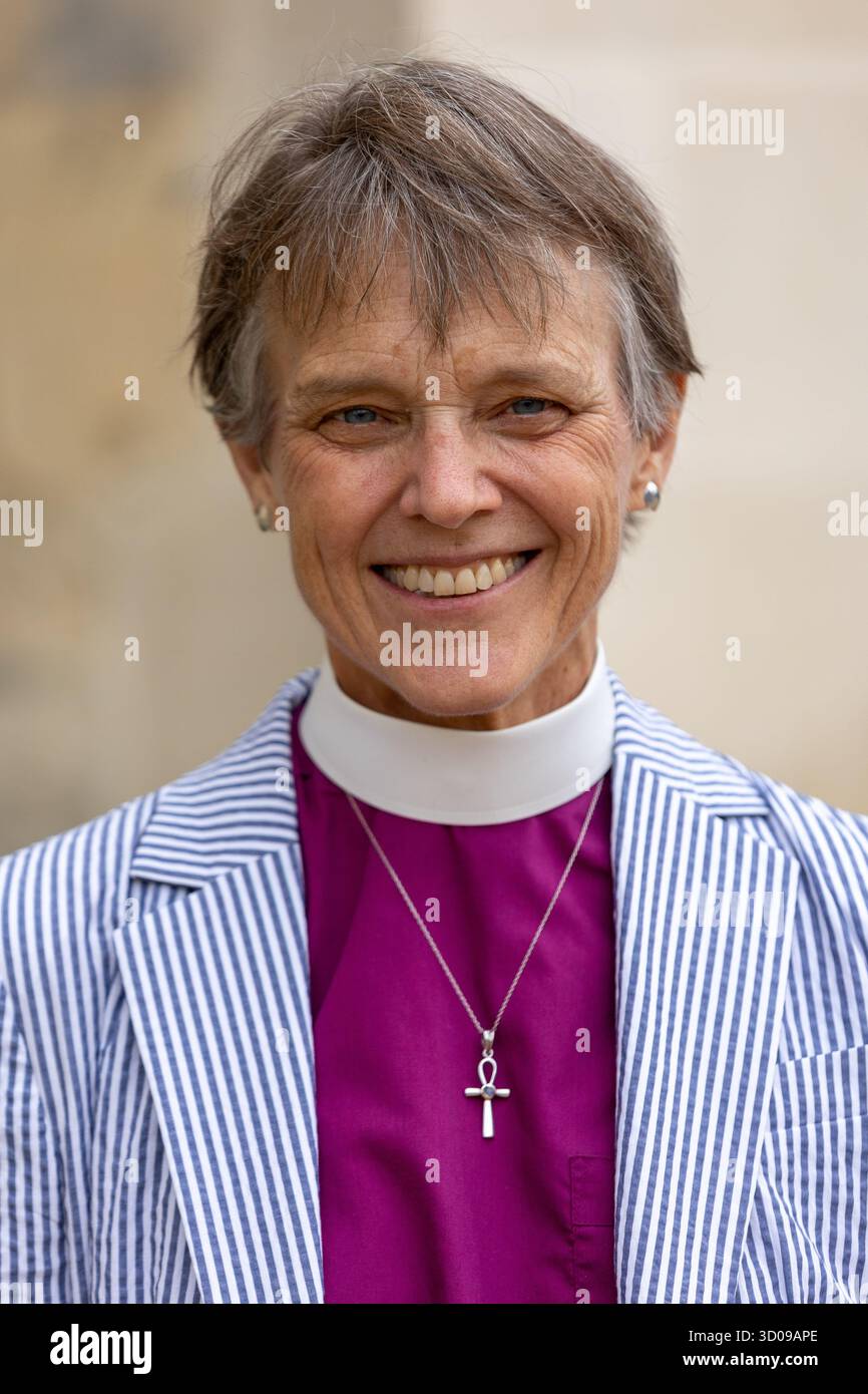 Revd Mariann Budde fotografierte vor der Kathedrale von Canterbury während des Bischofs-Retreats auf der Lambeth-Konferenz 2022 in Canterbury im Vereinigten Königreich. . Donnerstag, 28. Juli 2022. Neil Turner Stockfoto