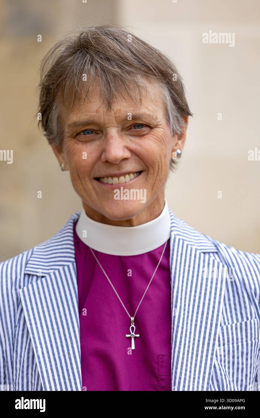Revd Mariann Budde fotografierte vor der Kathedrale von Canterbury während des Bischofs-Retreats auf der Lambeth-Konferenz 2022 in Canterbury im Vereinigten Königreich. . Donnerstag, 28. Juli 2022. Neil Turner Stockfoto