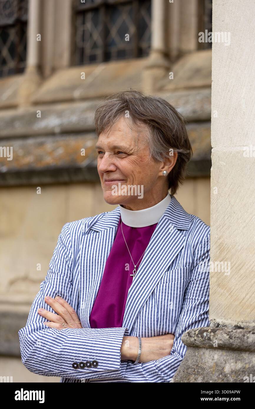 Revd Mariann Budde fotografierte vor der Kathedrale von Canterbury während des Bischofs-Retreats auf der Lambeth-Konferenz 2022 in Canterbury im Vereinigten Königreich. . Donnerstag, 28. Juli 2022. Neil Turner Stockfoto