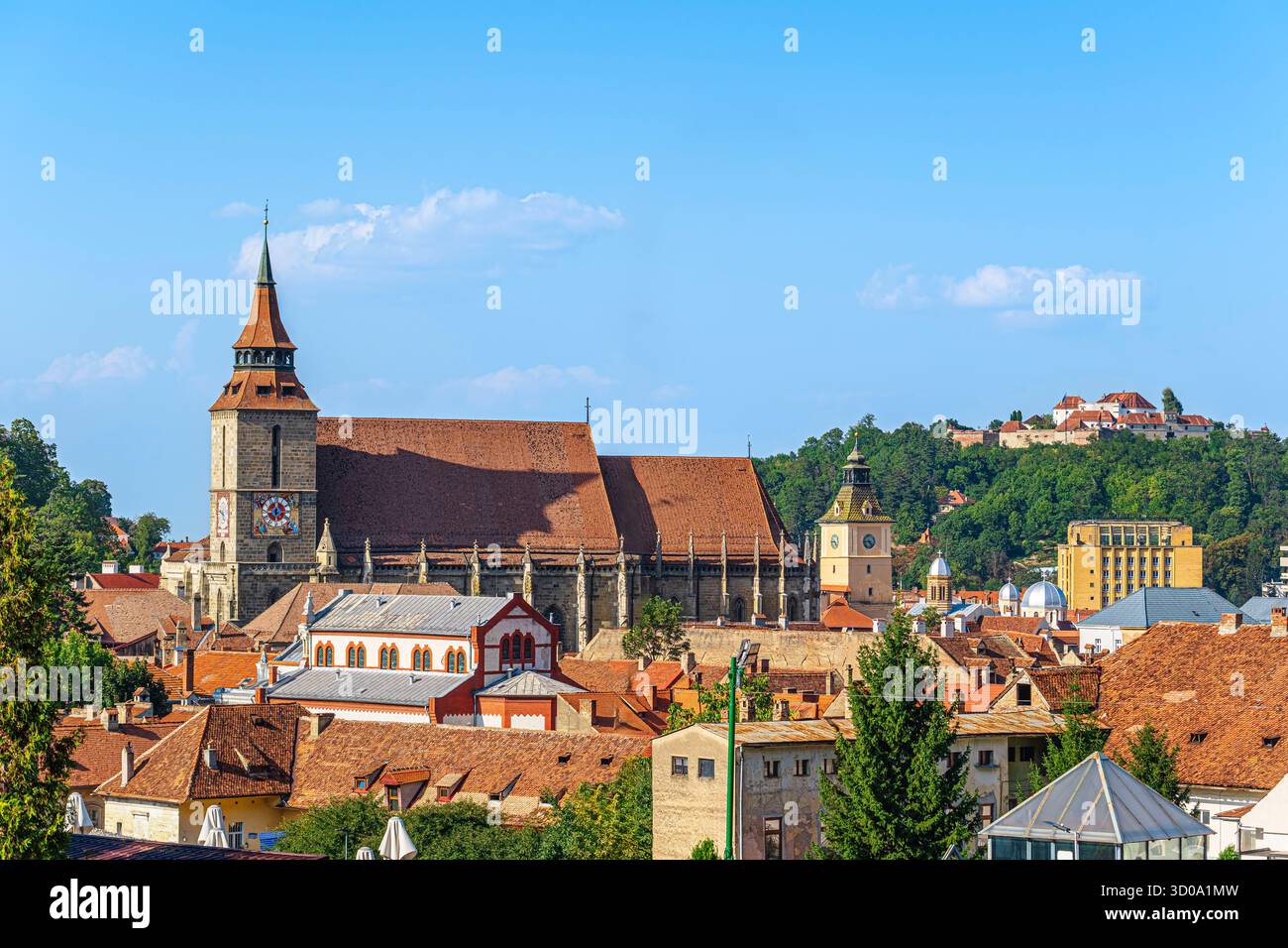 Rumänien, Siebenbürgen, Brasov, das historische Zentrum und die lutherische Schwarze Kirche (Biserica Neagr?) aus dem 14. Jahrhundert Im gotischen Stil Stockfoto Rumänien, Siebenbürgen, Brasov, das historische Zentrum und die lutherische Schwarze Kirche (Biserica Neagr?) aus dem 14. Jahrhundert Im gotischen Stil Stockfoto