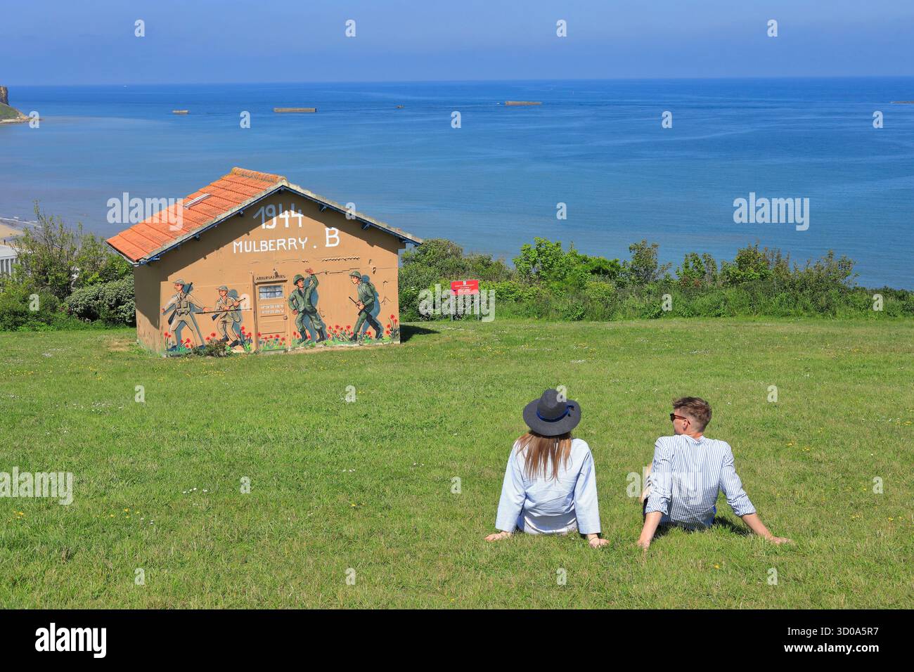 Frankreich, Calvados (14), Arromanches-les-Bains, Blick auf die Überreste des alten Fertighafens der Alliierten (Mulberry-Hafen) während der Landungen in der Normandie Stockfoto