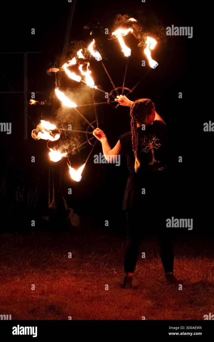 D'Arc Angels Fire Show beim Pangea in Love Festival, in der Nähe von Ernzen, Deutschland (Juli 2025) Stockfoto