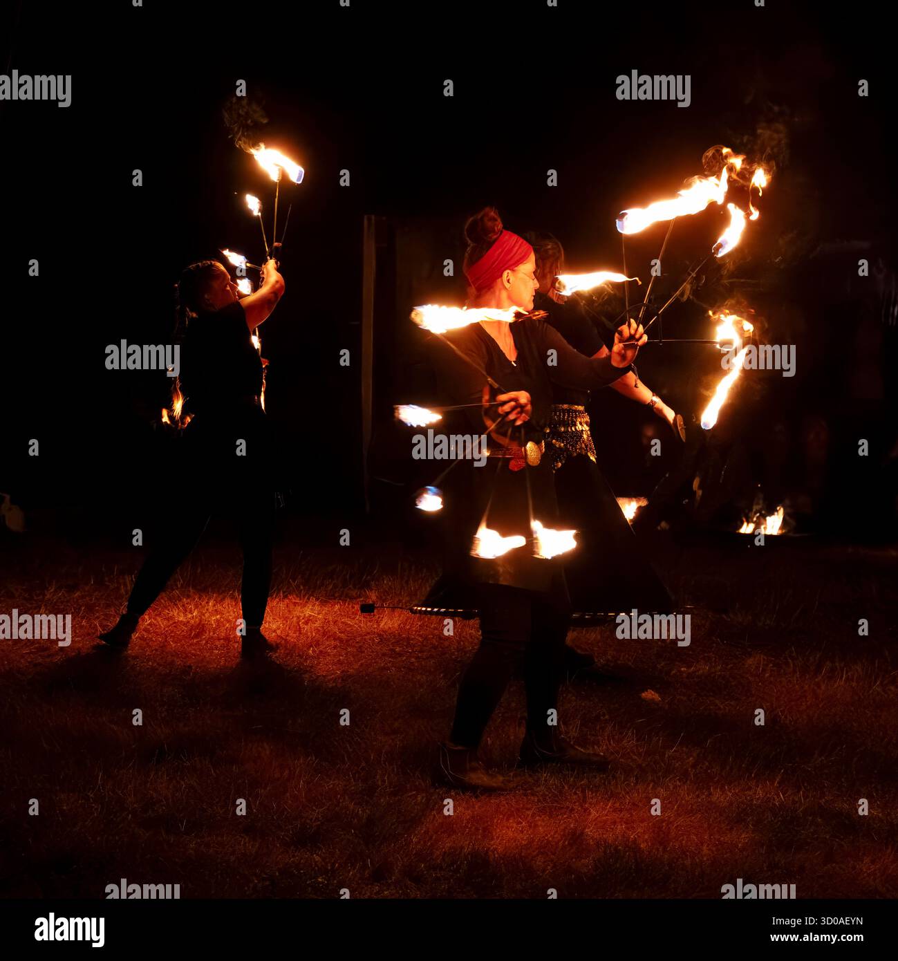 D'Arc Angels Fire Show beim Pangea in Love Festival, in der Nähe von Ernzen, Deutschland (Juli 2025) Stockfoto