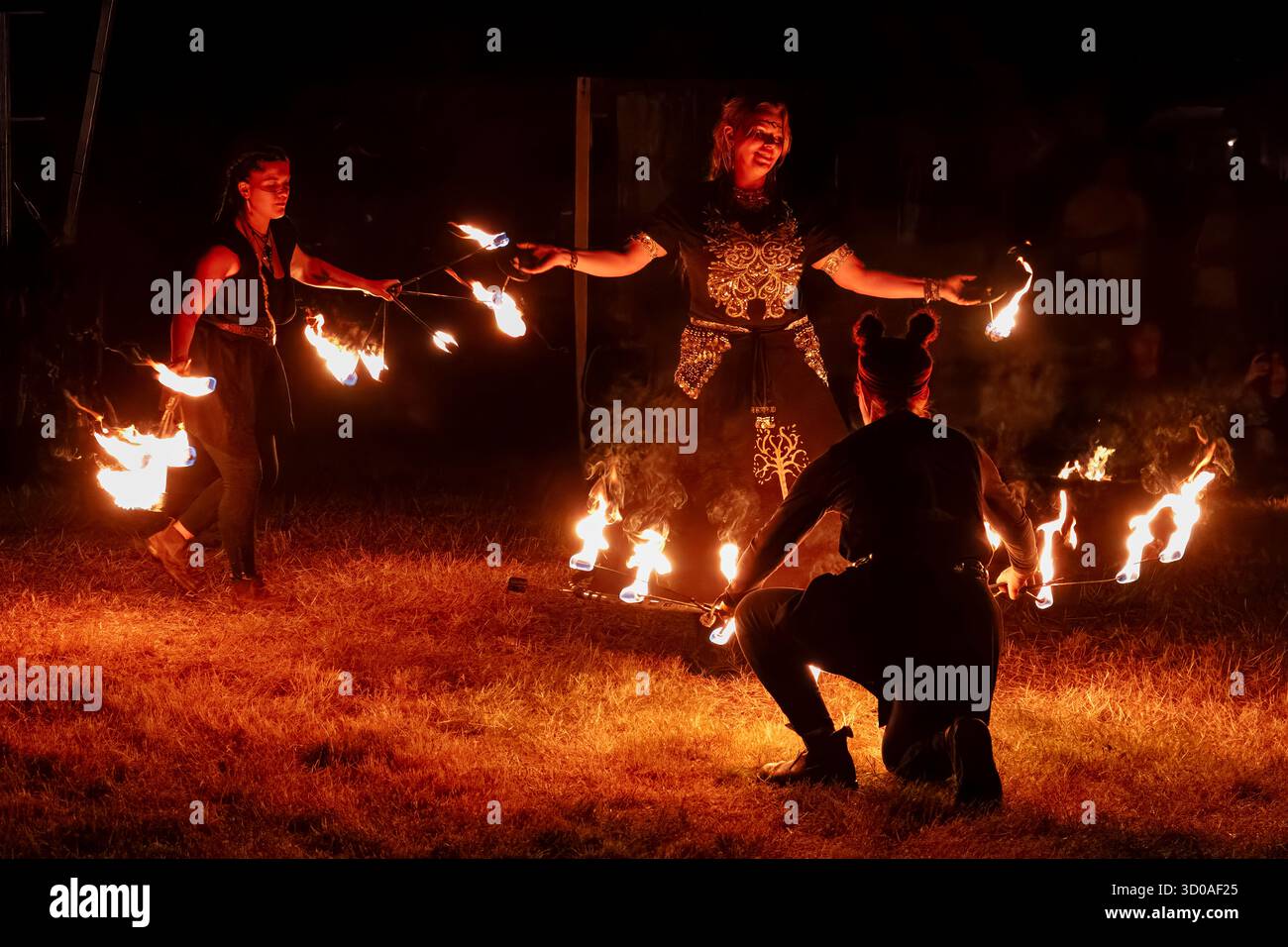 D'Arc Angels Fire Show beim Pangea in Love Festival, in der Nähe von Ernzen, Deutschland (Juli 2025) Stockfoto