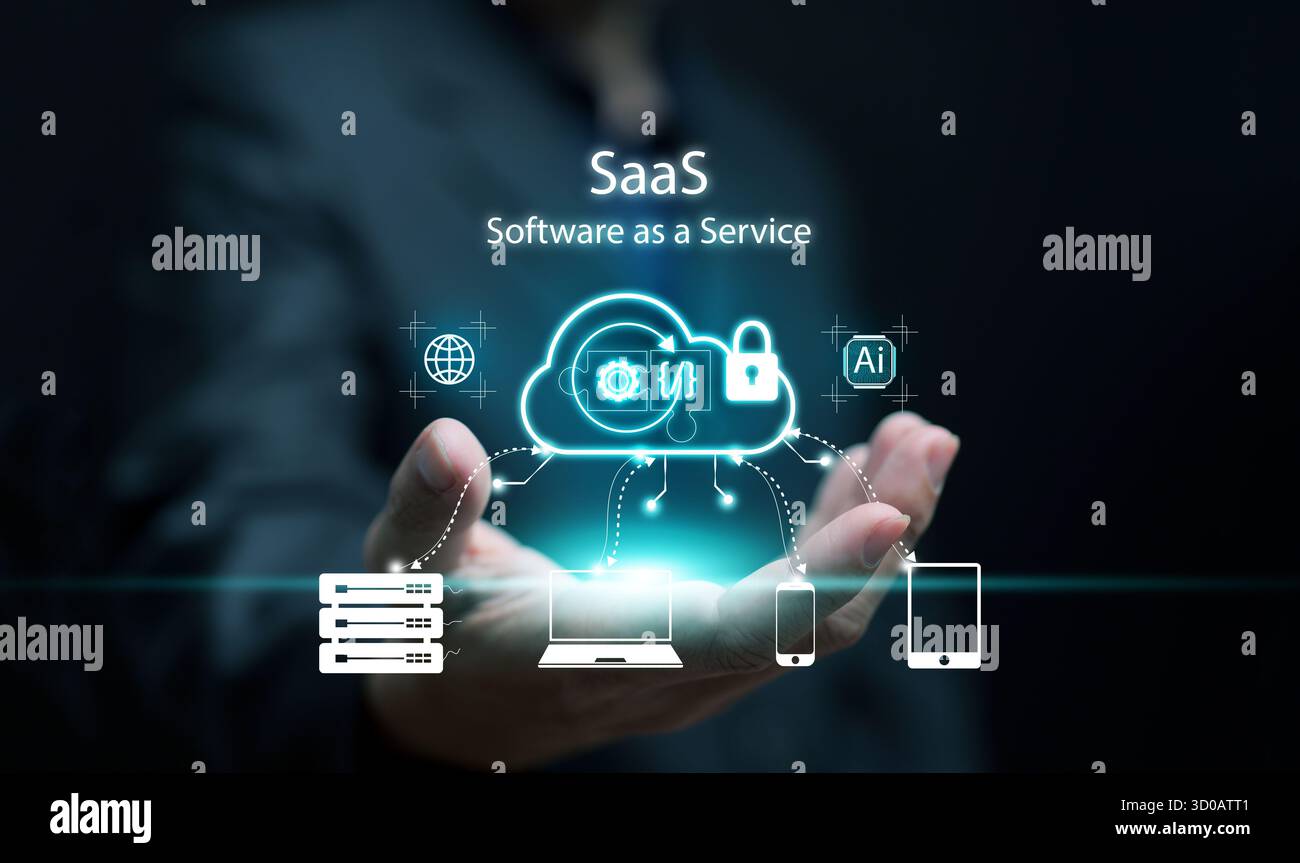 Business Hand mit virtuellem Cloud-SaaS-System, Software as a Service, zeigt digitale Konnektivität, Datenspeicherung, KI und sichere Netzwerktechnologie Stockfoto