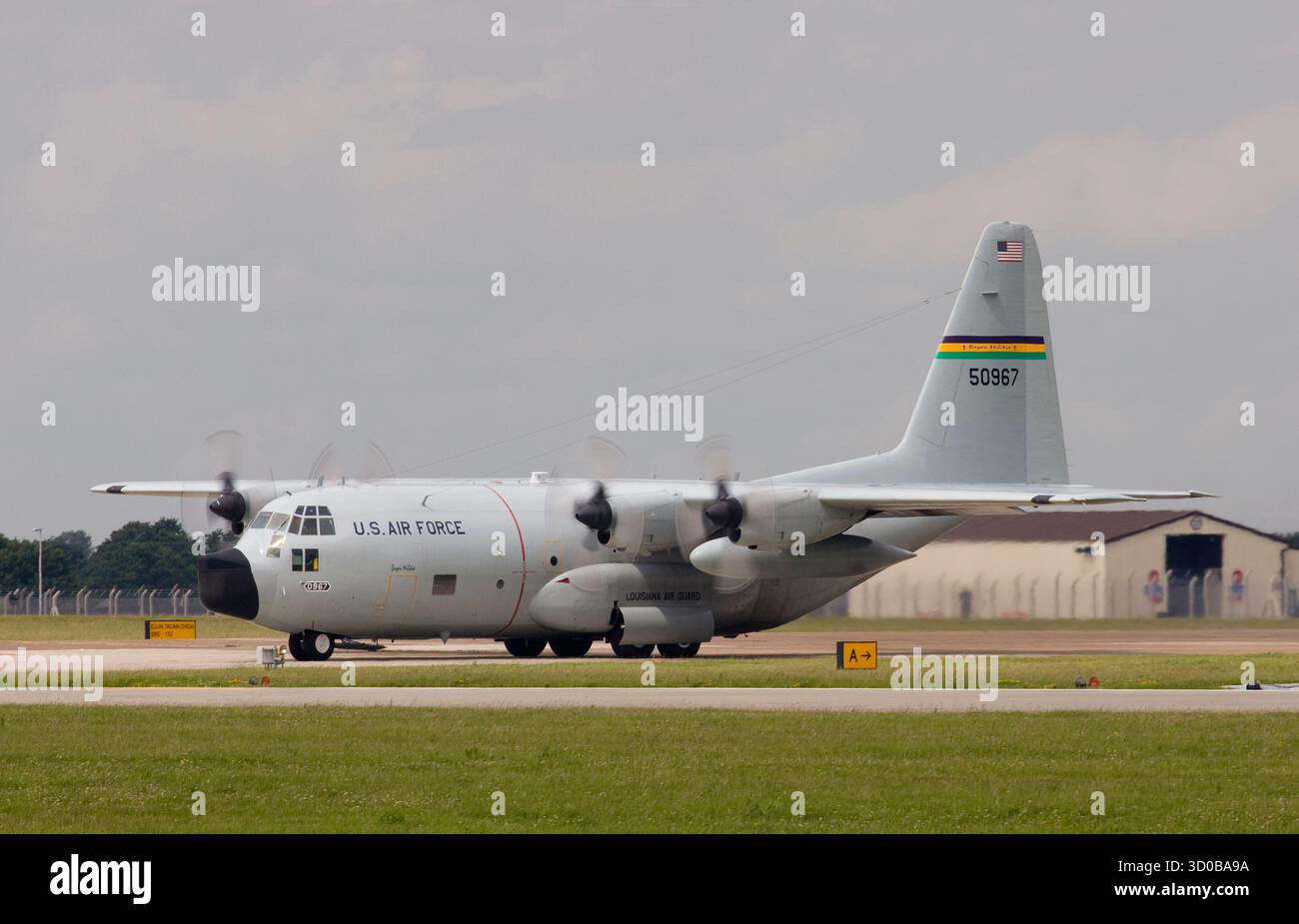 65-0967 United States Air Force (USAF) Louisiana Air Guard Lockheed EC-130H Hercules am 20. Juni 2008 auf dem Luftwaffenstützpunkt Mildenhall. Stockfoto