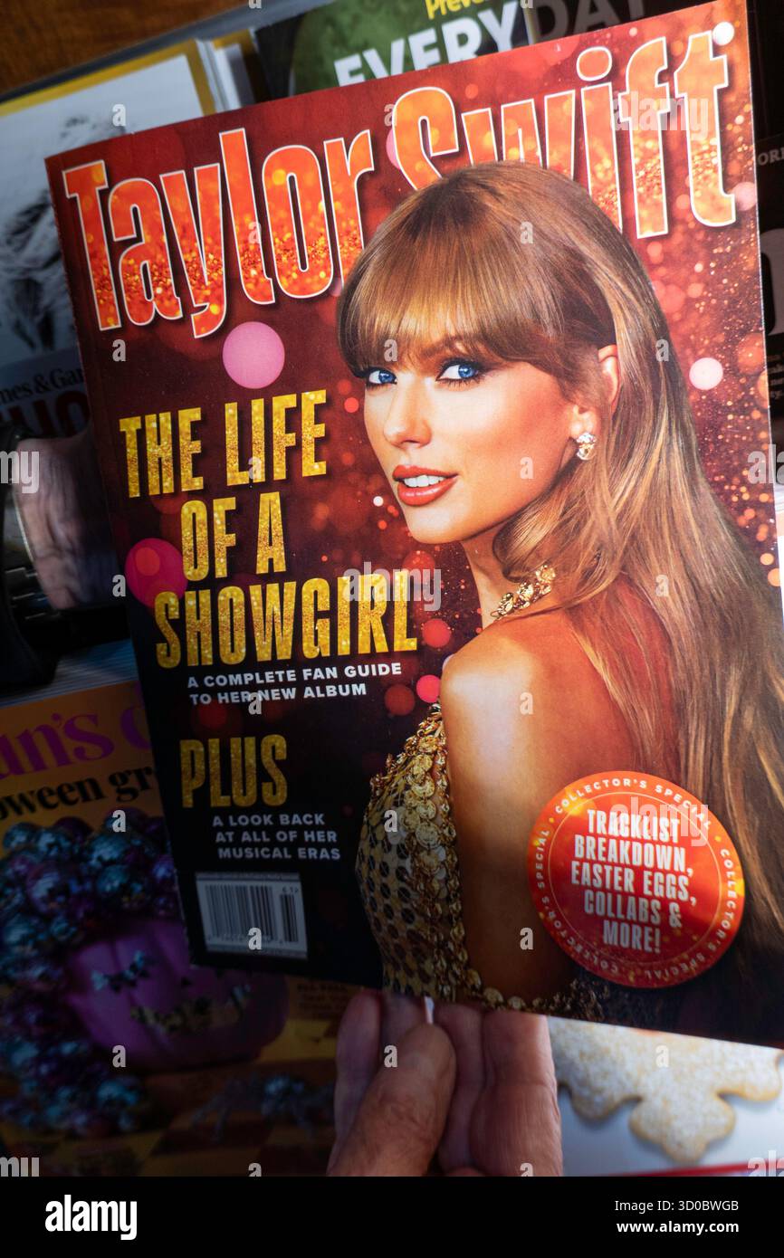 Taylor Swift ist auf vielen Titelseiten ihres neuen Albums The Life of a Showgirl, New York City, USA 2025, zu sehen Stockfoto