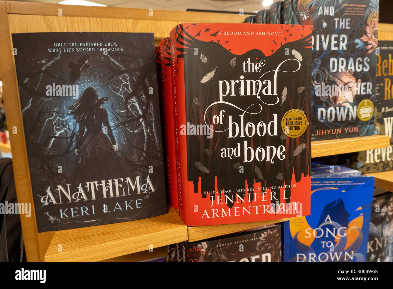 Barnes & Noble Booksellers auf der Fifth Avenue in New York City bietet eine große Auswahl an Büchern, Zeitschriften, Musik und Spielen, USA 2025 Stockfoto