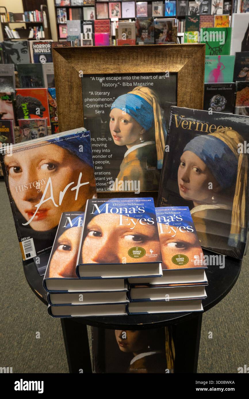 Barnes & Noble Booksellers auf der Fifth Avenue in New York City bietet eine große Auswahl an Büchern, Zeitschriften, Musik und Spielen, USA 2025 Stockfoto