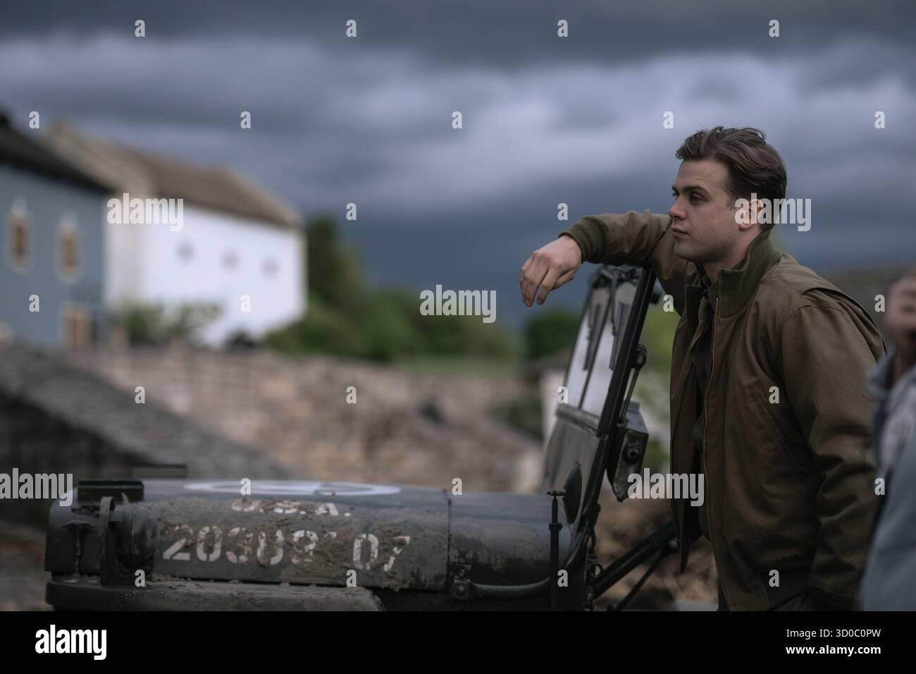 ERSCHEINUNGSDATUM: 7. November 2025 TITEL: Nürnberg STUDIO: Sony Pictures Classics REGISSEUR: James Vanderbilt PLOT: Ein Psychiater aus dem Zweiten Weltkrieg bewertet Nazi-Führer vor den Nürnberger Prozessen und wird zunehmend besessen vom Verständnis des Bösen, während er eine beunruhigende Verbindung zu Hermann Goring bildet. HAUPTROLLE: LEO WOODALL NUR REDAKTIONELLE VERWENDUNG! Nicht für kommerzielle ZWECKE! Stockfoto