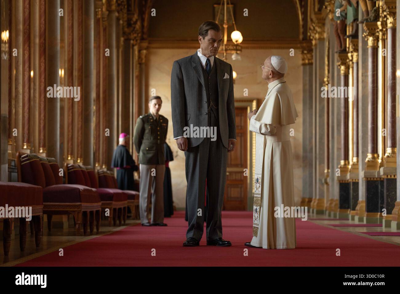 ERSCHEINUNGSDATUM: 7. November 2025 TITEL: Nürnberg STUDIO: Sony Pictures Classics REGISSEUR: James Vanderbilt PLOT: Ein Psychiater aus dem Zweiten Weltkrieg bewertet Nazi-Führer vor den Nürnberger Prozessen und wird zunehmend besessen vom Verständnis des Bösen, während er eine beunruhigende Verbindung zu Hermann Goring bildet. HAUPTROLLE: MICHAEL SHANNON NUR REDAKTIONELLE VERWENDUNG! Nicht für kommerzielle ZWECKE! Stockfoto