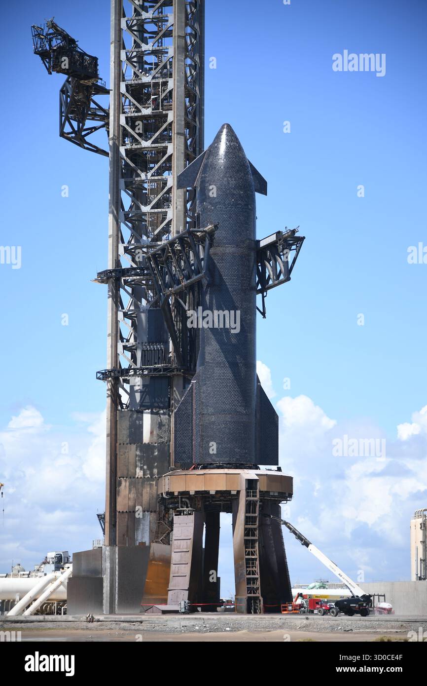 Raumschiff 38 Vorbereitungen vor einem statischen Brandversuch auf der Orbitalstartanlage, Pad A, Sternenbasis, Boca Chica, Texas, September 2025 Wo: Boca Chica, Texas, Vereinigte Staaten Wann: 20 Sep 2025 Credit: Anthony Stanley/WENN Stockfoto