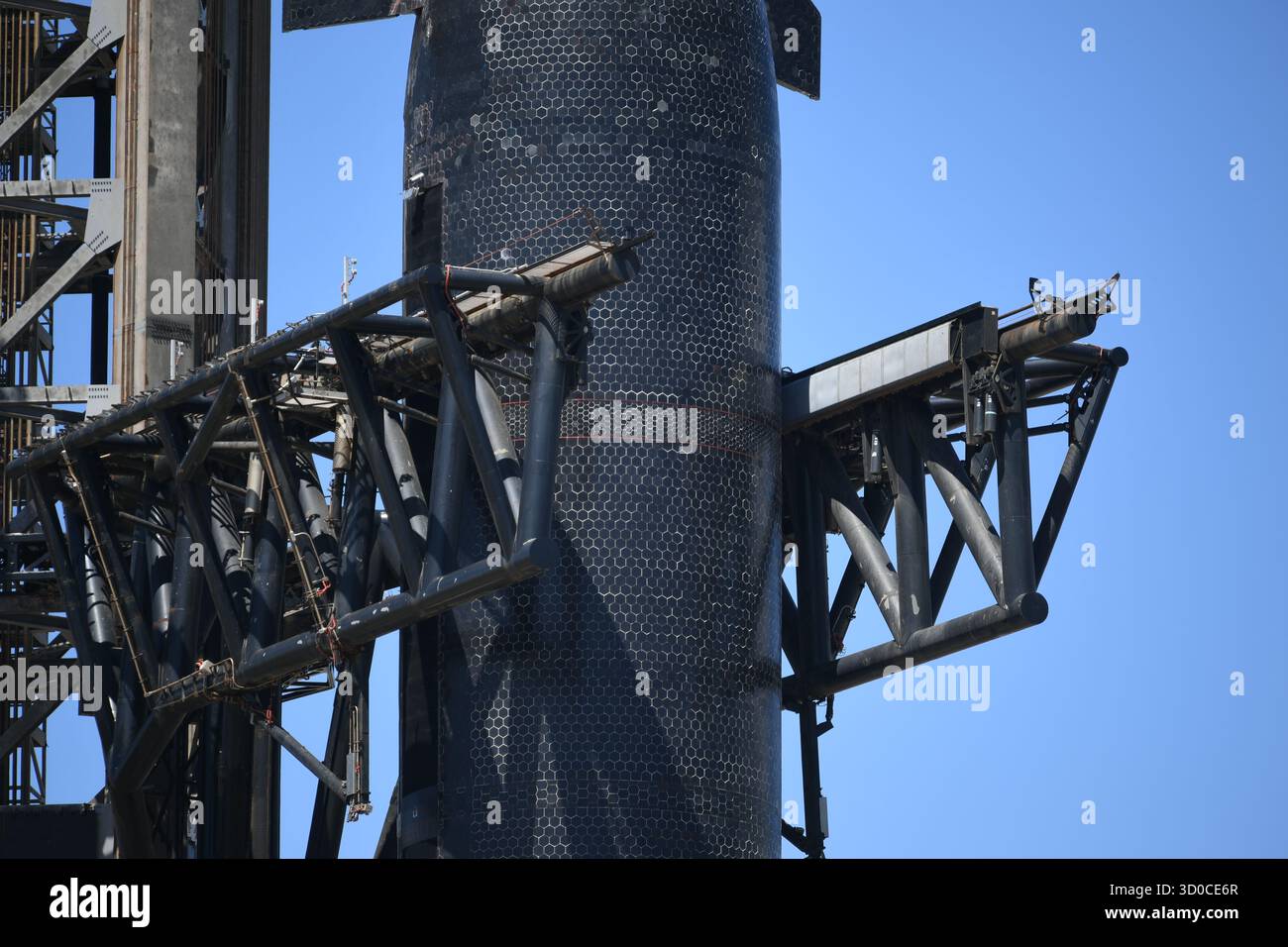 Raumschiff 38 Vorbereitungen vor einem statischen Brandversuch auf der Orbitalstartanlage, Pad A, Sternenbasis, Boca Chica, Texas, September 2025 Wo: Boca Chica, Texas, Vereinigte Staaten Wann: 20 Sep 2025 Credit: Anthony Stanley/WENN Stockfoto