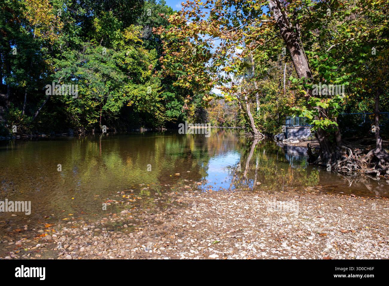 Im Green Hill Park in Salem, Virginia, fließt der Roanoke River durch den Park und ist somit ein beliebter Erholungsort. Stockfoto