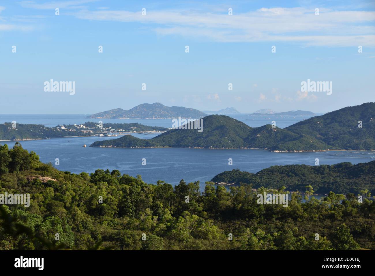 Blick auf das Meer und die Inseln in Hongkong Stockfoto