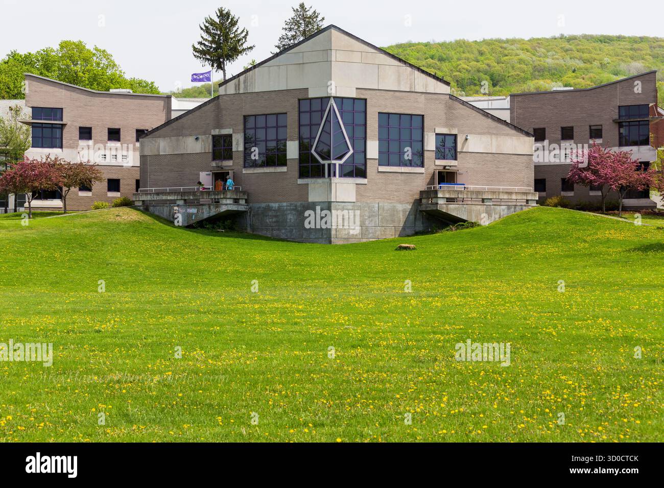 Die Onondaga Nation School befindet sich im Onondaga Nation Territory südlich von Syracuse, NY. Stockfoto
