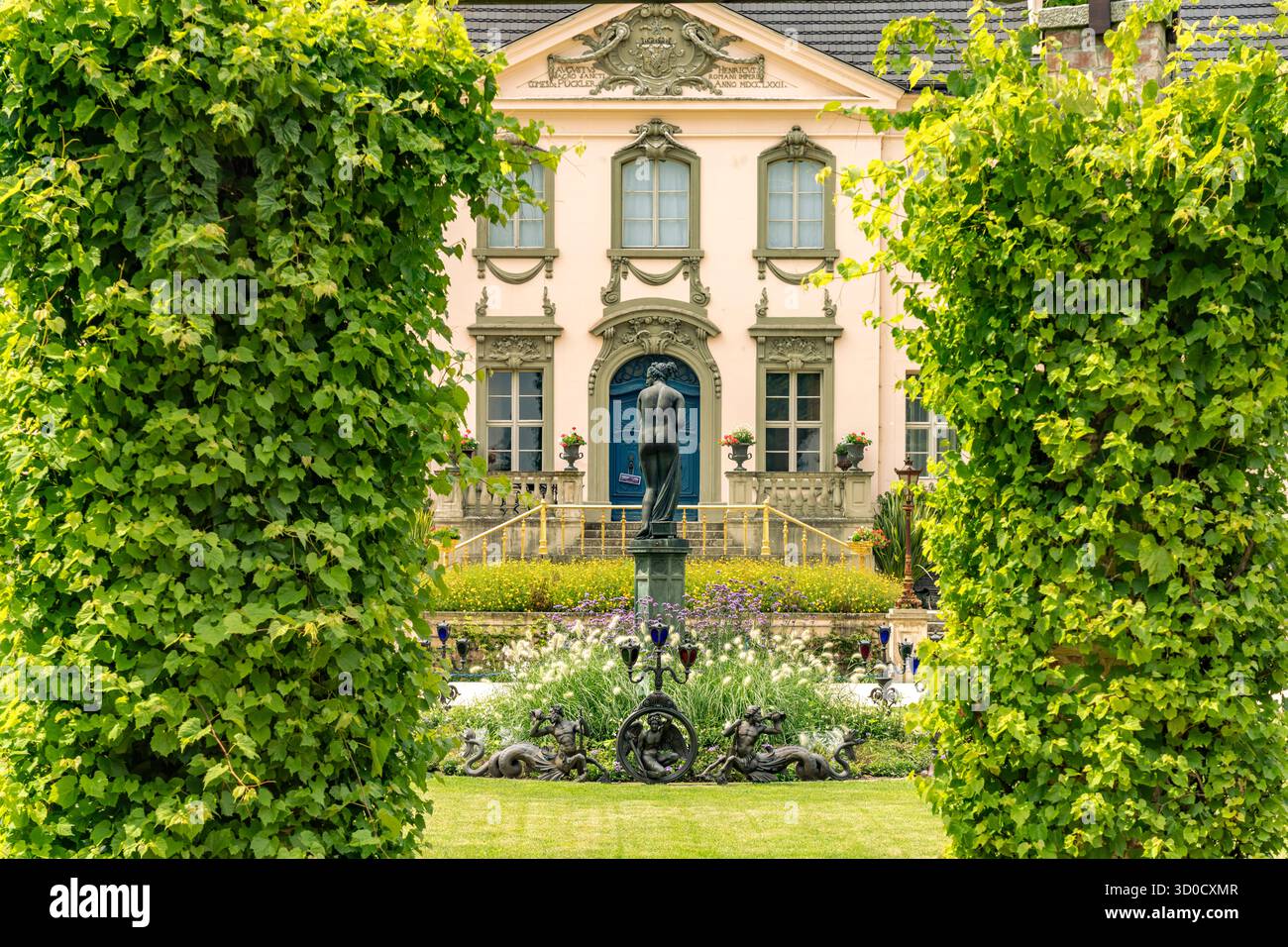 Branitz Park mit Schloss Branitz, ein 1846 von Fürst Hermann von Pückler-Muskau errichteter Landschaftspark in Branitz, Cottbus, Spree-Neisse, br Stockfoto