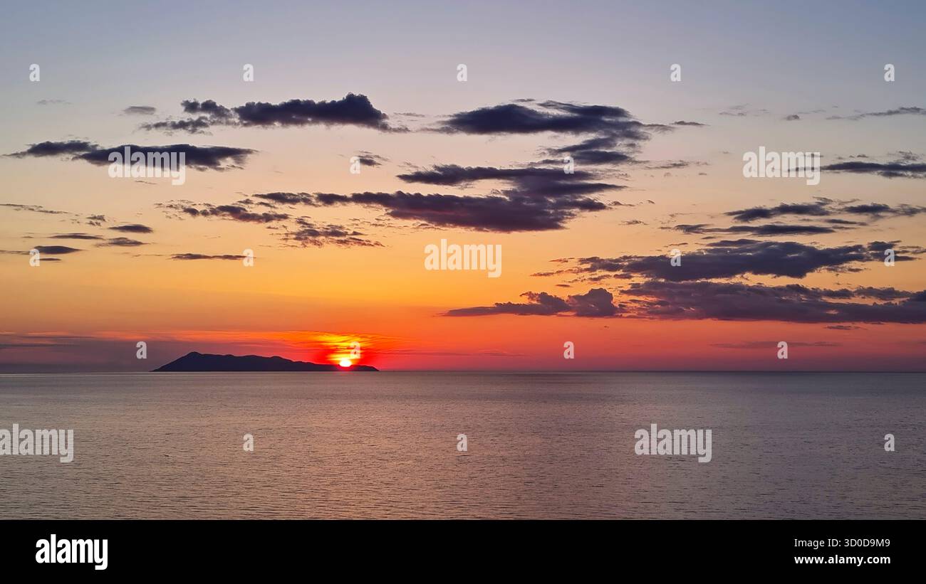 Sonnenuntergang über dem Meer, Kap Drastis, Peroylades, Korfu, Ionische Inseln, Griechenland Stockfoto