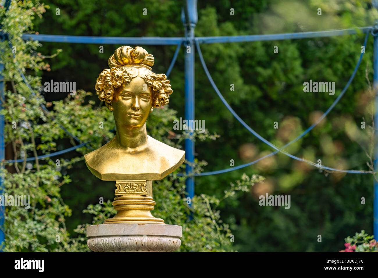 Die vergoldete Büste von Henriette Sontag im Branitz Park, einem Landschaftspark, der 1846 von Fürst Hermann von Pückler-Muskau in Branitz, Cottbus, Spree angelegt wurde Stockfoto