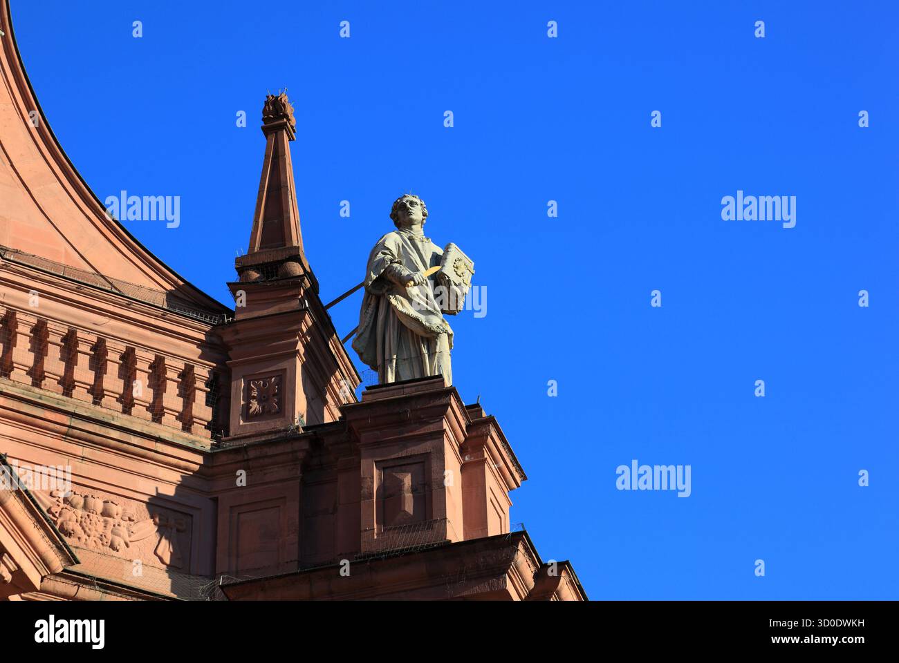Detail der Neumünster, Neumünster St. Johannes der Evangelist und St. Johannes der Täufer, ehemaliges Stiftskapitel, Neumünster Abtei, Neumünster Collegi Stockfoto