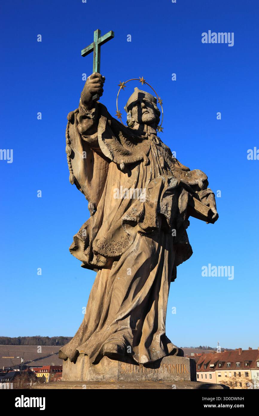 Die Brücke st. Johannes von Nepomuk an der Alten Mainbrücke, Würzburg, Niederfranken, Bayern, Deutschland Stockfoto