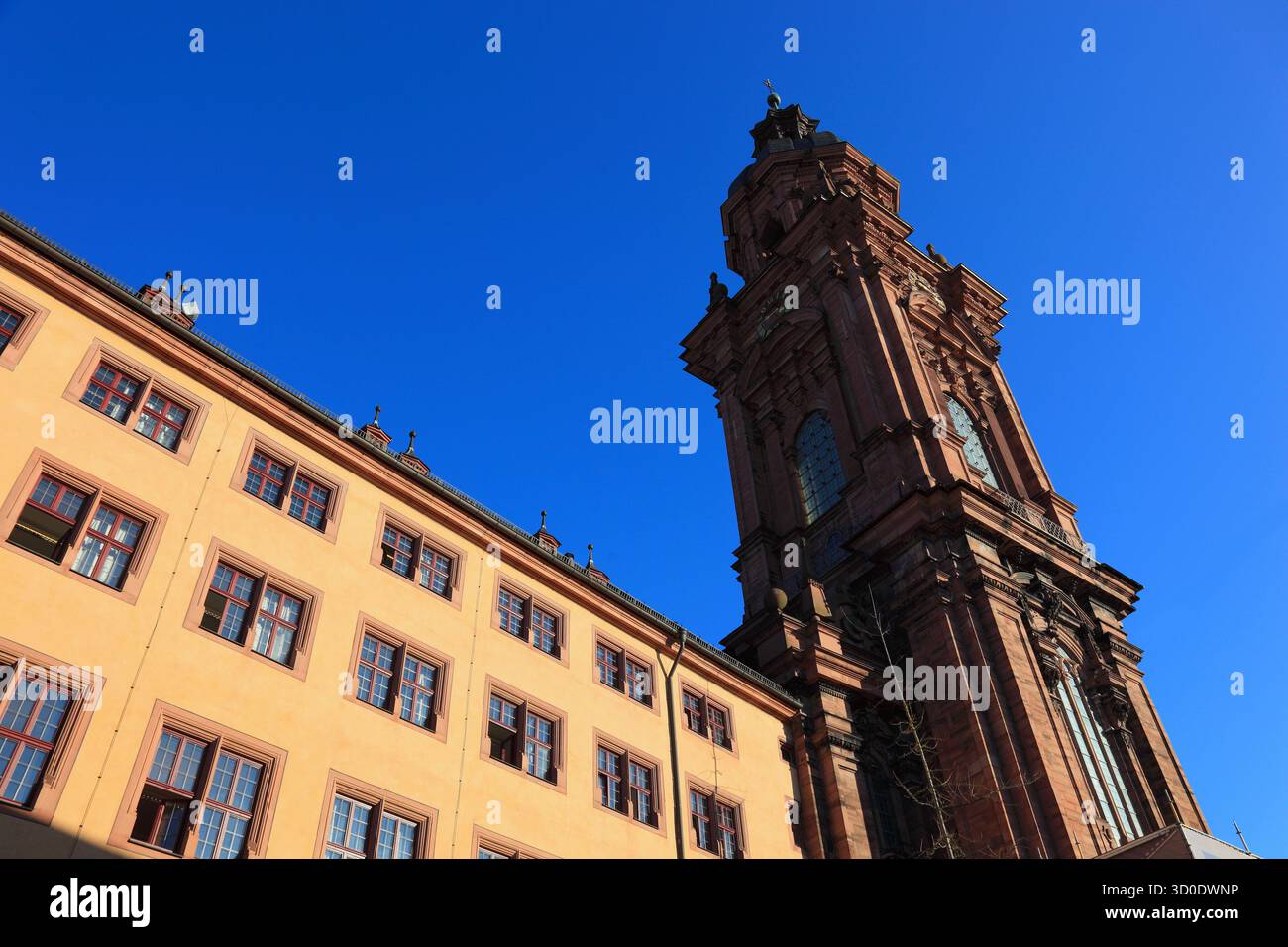 Julius echter altes Universitätsgebäude, Turm der Neubaukirche. Heute dient das Gebäude als Auditorium und Festsaal des Julius Maxim Stockfoto