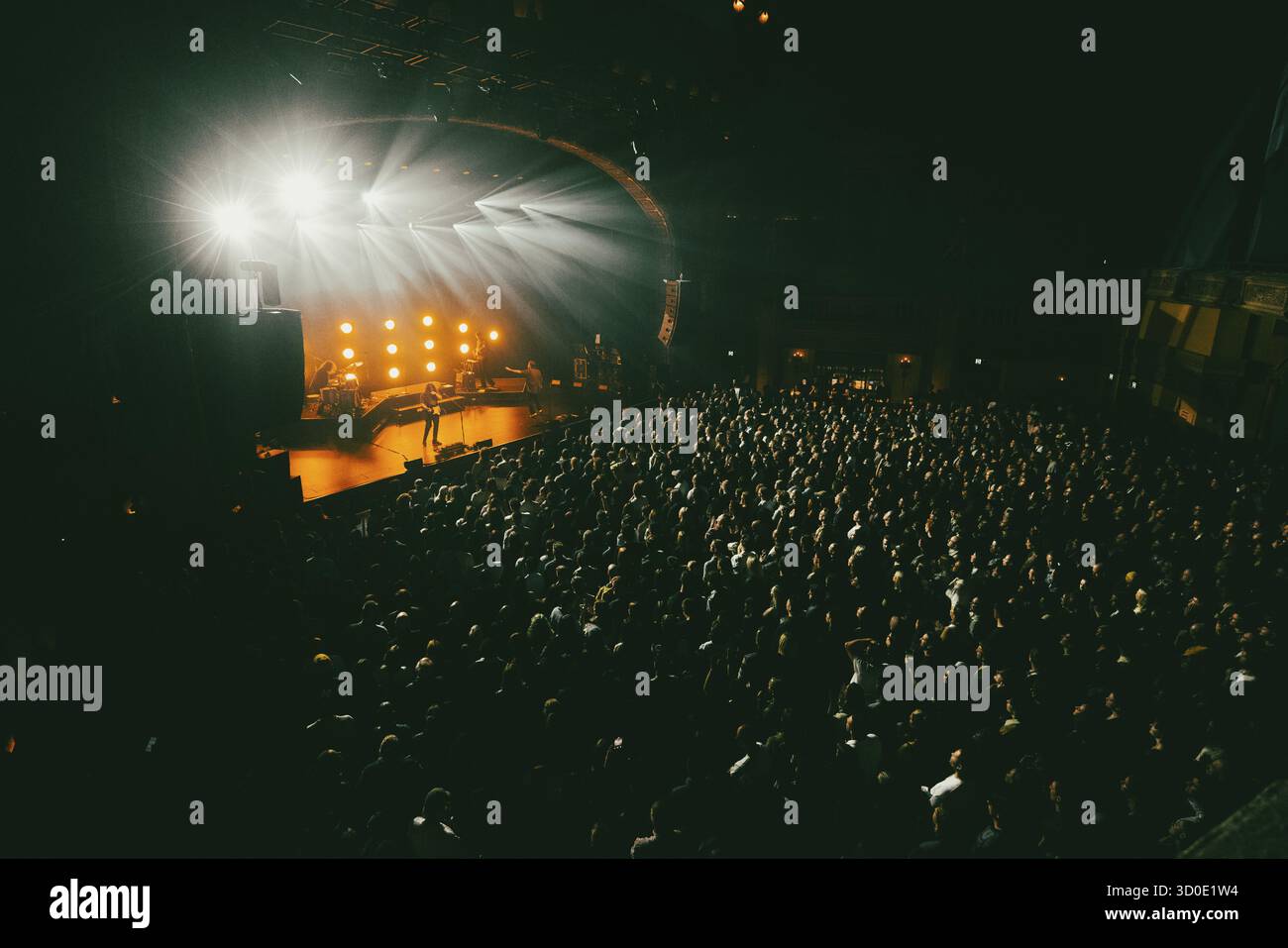 MELBOURNE, AUSTRALIEN – 17. MAI: Die australische Musikgruppe Holy Holy führt am 17. Mai 2025 ihre „A Grand hiatus“-Nationaltournee im Forum Theatre in Me auf Stockfoto