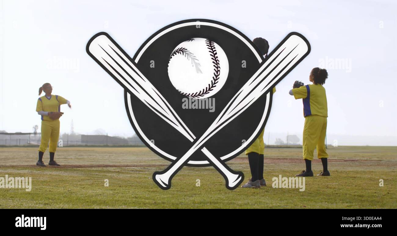 Positionieren Sie Teamkollegen in gelben Oberteilen und Handschuhen auf dem Softballfeld um das Baseball Crossed Bats Logo Stockfoto