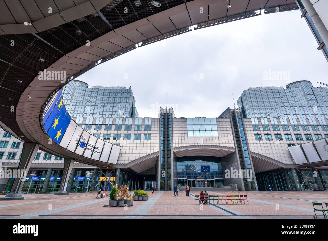 Esplanade des Europäischen Parlaments (Mall) und das Alterio Spinelli-Gebäude, Wahrzeichen moderner Architektur, IEU-Viertel in Brüssel, Belgien Stockfoto