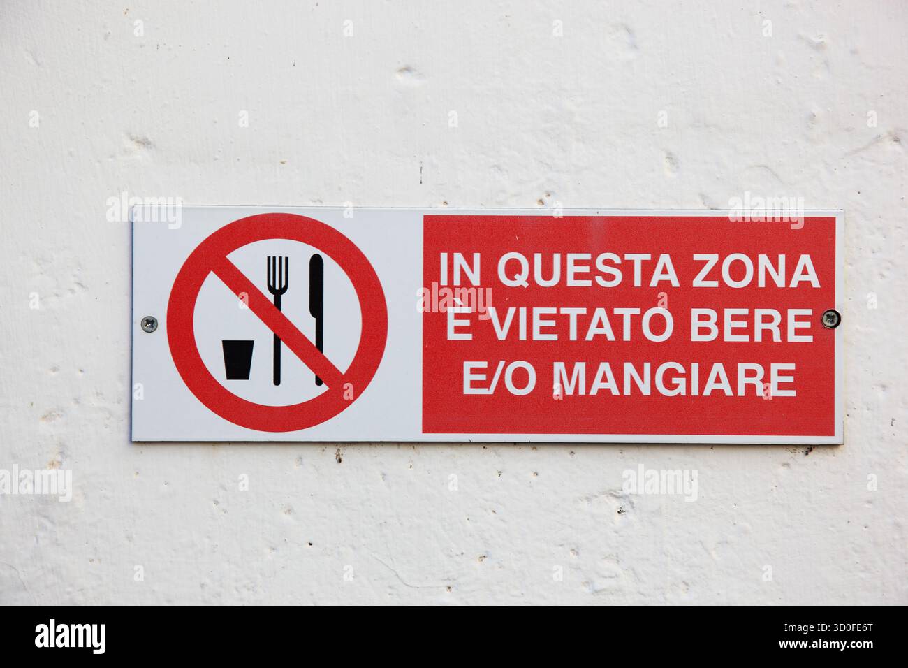 Schild, das Essen oder Trinken verbietet, Italien Stockfoto