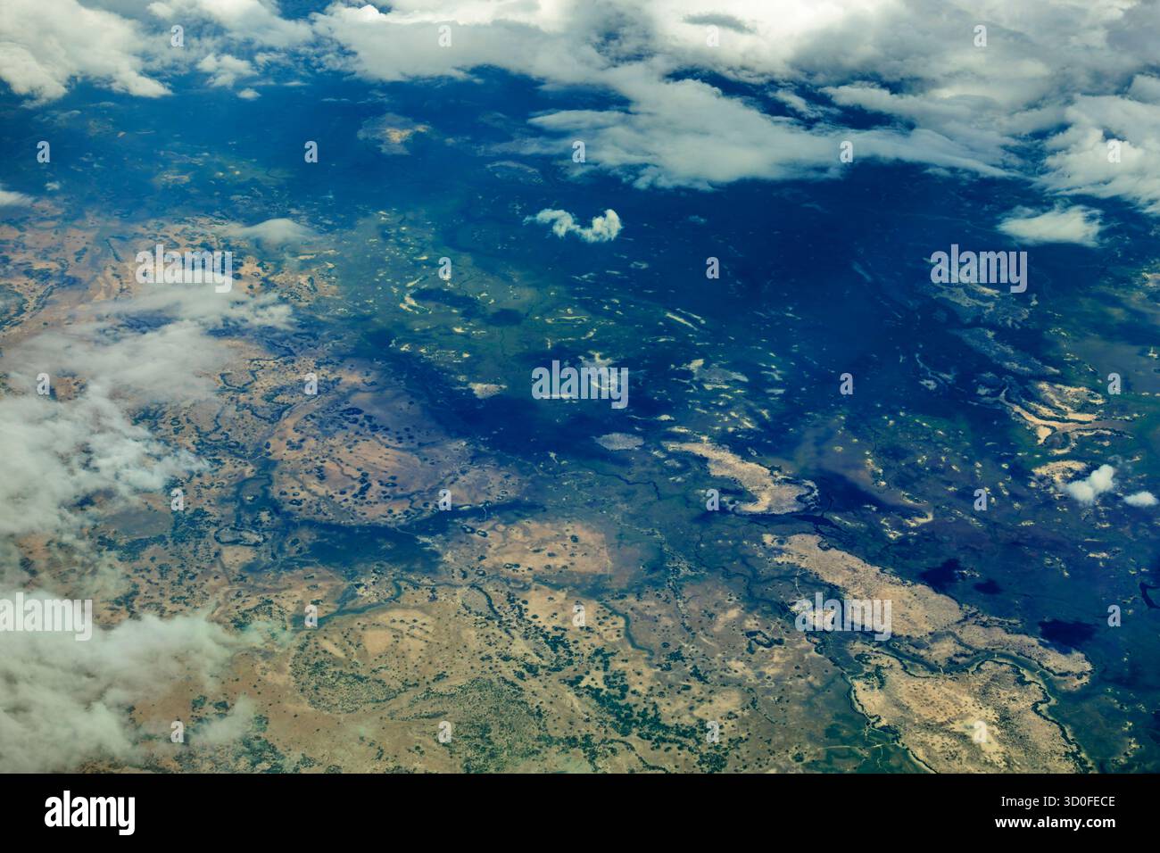Flug Windhoek - Addis Abeba: Blick aus dem Flugzeug des Okavango-Deltas, Botswana Stockfoto
