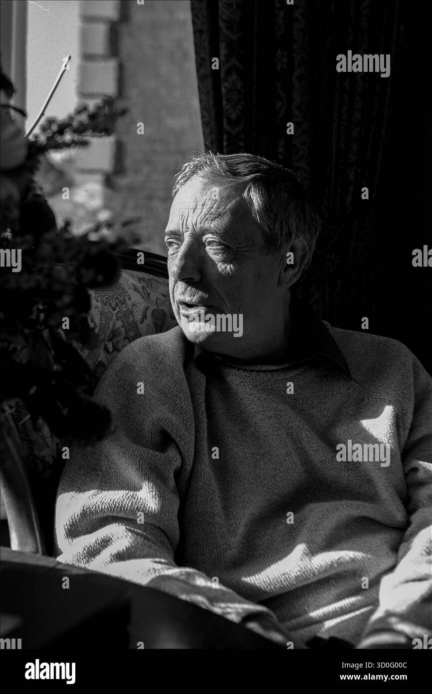 Professor Bernard Williams Moral Philosopher, Akademiker und Schriftsteller, fotografiert in seinem Haus in Oxford. Stockfoto