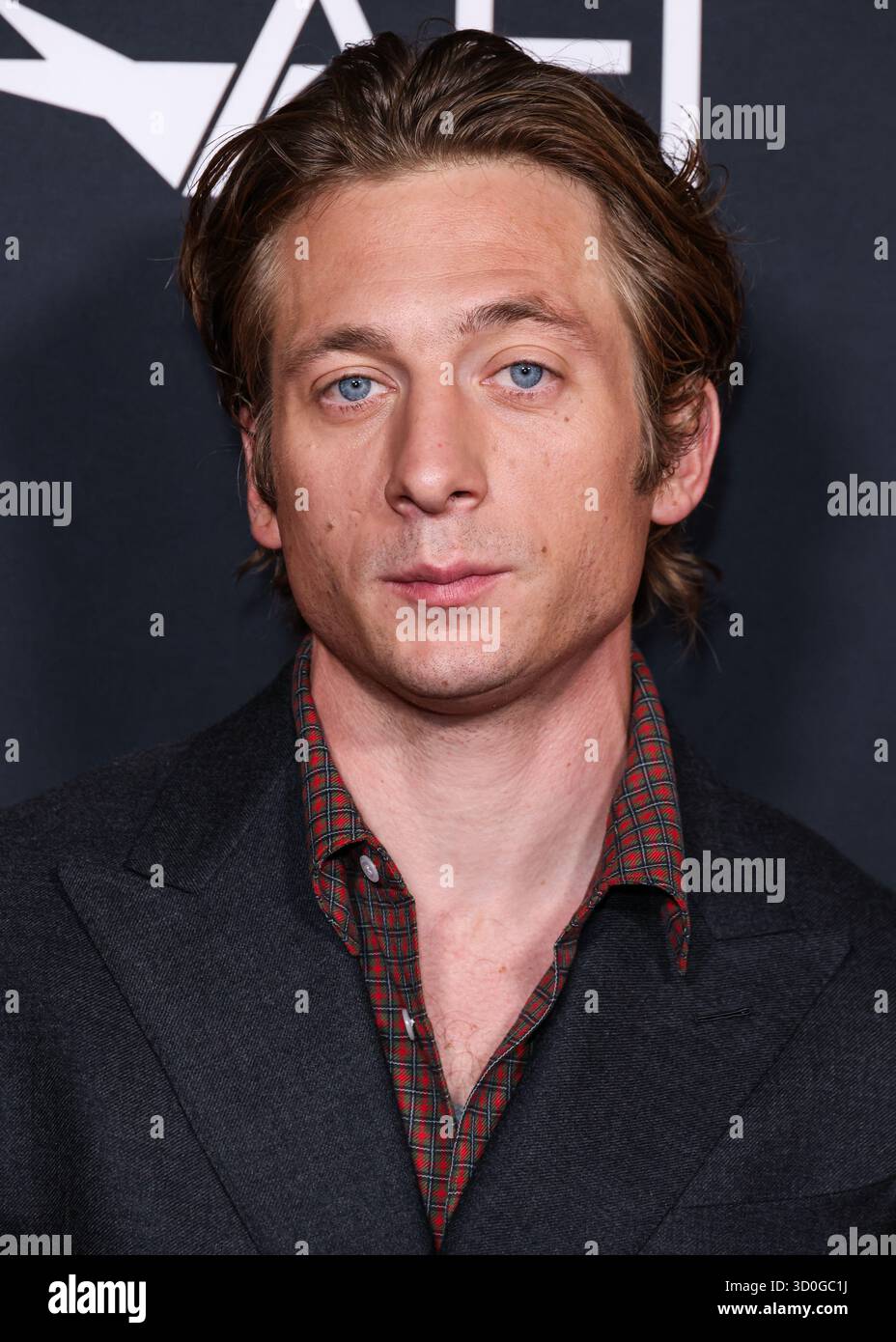 HOLLYWOOD, LOS ANGELES, KALIFORNIEN, USA - 22. OKTOBER: Der US-amerikanische Schauspieler Jeremy Allen White kommt beim AFI (American Film Institute) fest 2025 an, das von Canva präsentiert wurde - Eröffnungsabend Gala Premiere von Springsteen: Deliver Me from Nowhere der 20th Century Studios, die am 22. Oktober 2025 im TCL Chinese Theatre IMAX in Hollywood, Los Angeles, Kalifornien, USA, stattfand. (Foto: Xavier Collin/Image Press Agency) Stockfoto