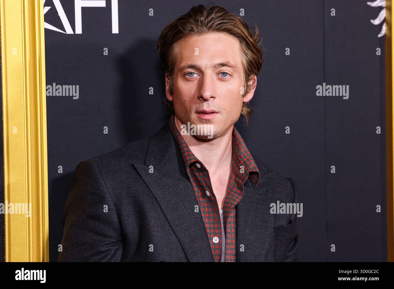 HOLLYWOOD, LOS ANGELES, KALIFORNIEN, USA - 22. OKTOBER: Der US-amerikanische Schauspieler Jeremy Allen White kommt beim AFI (American Film Institute) fest 2025 an, das von Canva präsentiert wurde - Eröffnungsabend Gala Premiere von Springsteen: Deliver Me from Nowhere der 20th Century Studios, die am 22. Oktober 2025 im TCL Chinese Theatre IMAX in Hollywood, Los Angeles, Kalifornien, USA, stattfand. (Foto: Xavier Collin/Image Press Agency) Stockfoto