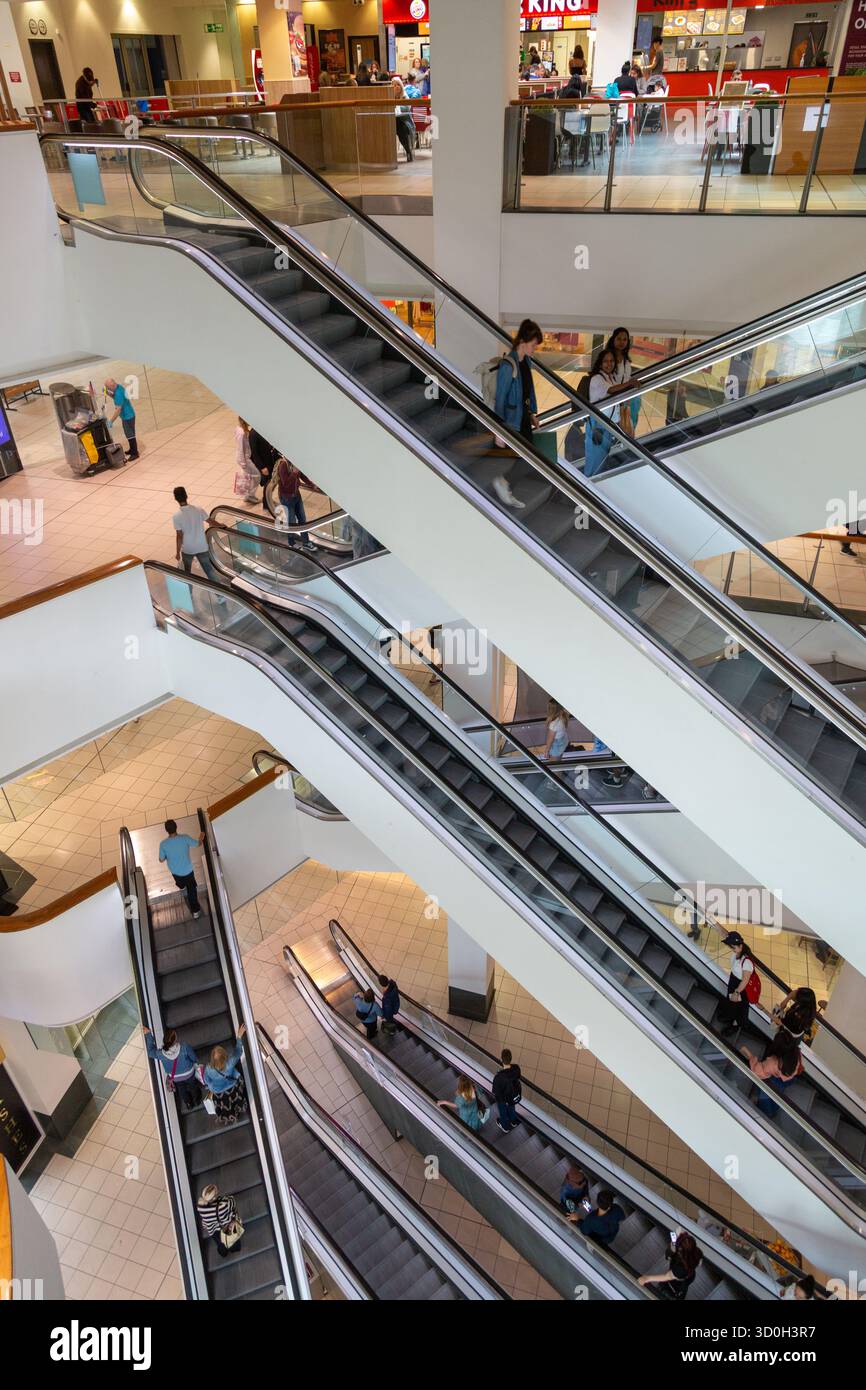 Rolltreppen im Einkaufszentrum Buchanan Galleries, Glasgow, Schottland Stockfoto