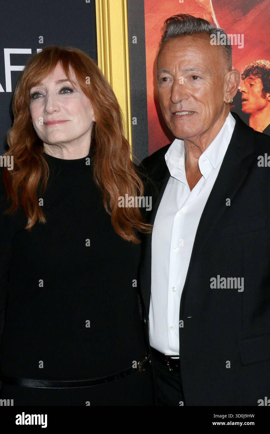 Oktober 23, 2025, Los Angeles, CA, USA: LOS ANGELES - 22. Oktober: Patti Scialfa, Bruce Springsteen beim AFI fest 2025 - Opening Night Gala Premiere von „Springsteen: Deliver me from Nowhere“ im TCL Chinese Theater IMAX am 22. Oktober 2025 in Los Angeles, CA (Credit Image: © Kay Blake/ZUMA Press Wire) NUR REDAKTIONELLE VERWENDUNG! Nicht für kommerzielle ZWECKE! Stockfoto