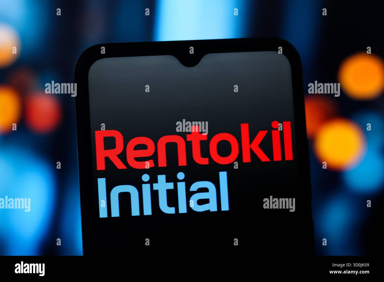 In dieser Abbildung wird das Rentokil Initial Logo auf einem Smartphone-Bildschirm angezeigt. Stockfoto