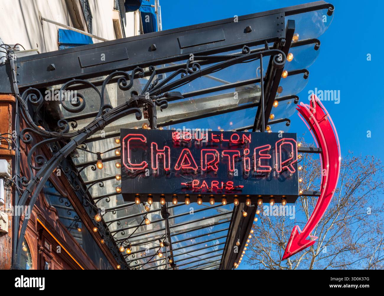 Paris, Frankreich - 06 10 2025 : Bouillon Chartier Montparnasse, Jugendstilrestaurant der 1900er Jahre Stockfoto