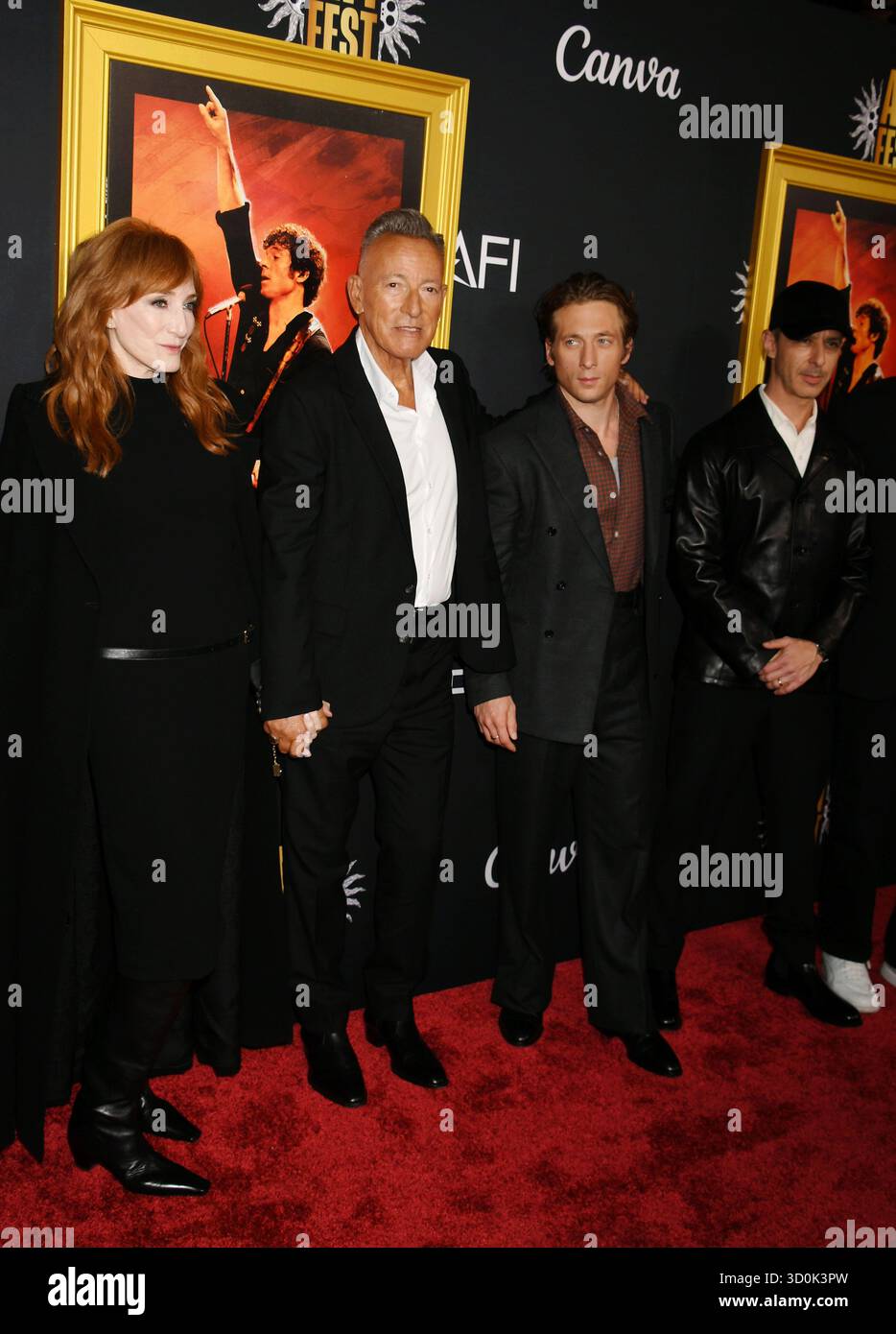 HOLLYWOOD, KALIFORNIEN - 22. OKTOBER: (L-R) Patti Scialfa, Bruce Springsteen und Jeremy Strong bei der AFI Los Angeles Premiere der 20th Century Studios Stockfoto