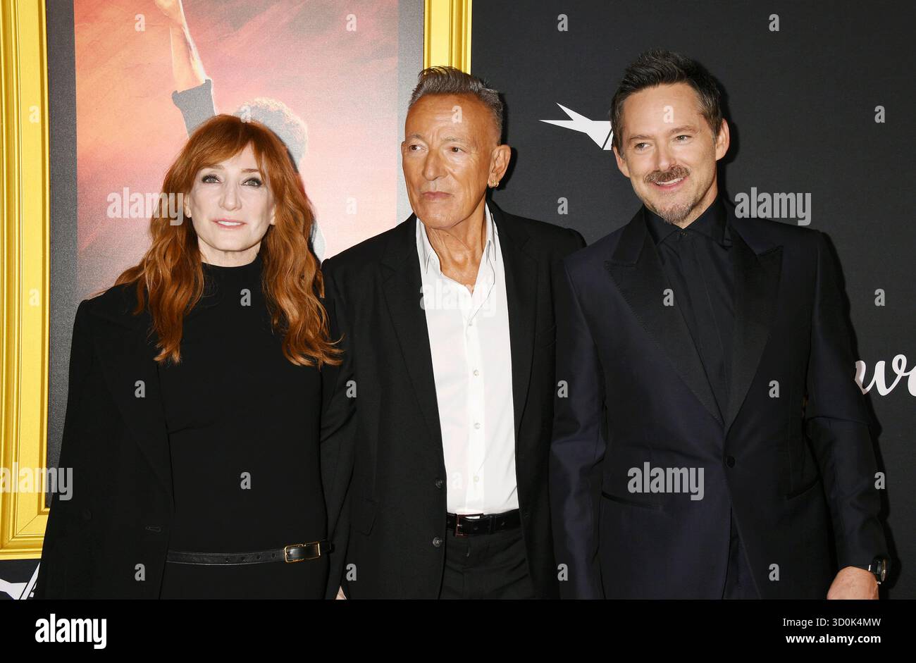 HOLLYWOOD, KALIFORNIEN - 22. OKTOBER: (L-R) Patti Scialfa, Bruce Springsteen und Scott Cooper bei der AFI Los Angeles Premiere der 20th Century Studios' Stockfoto