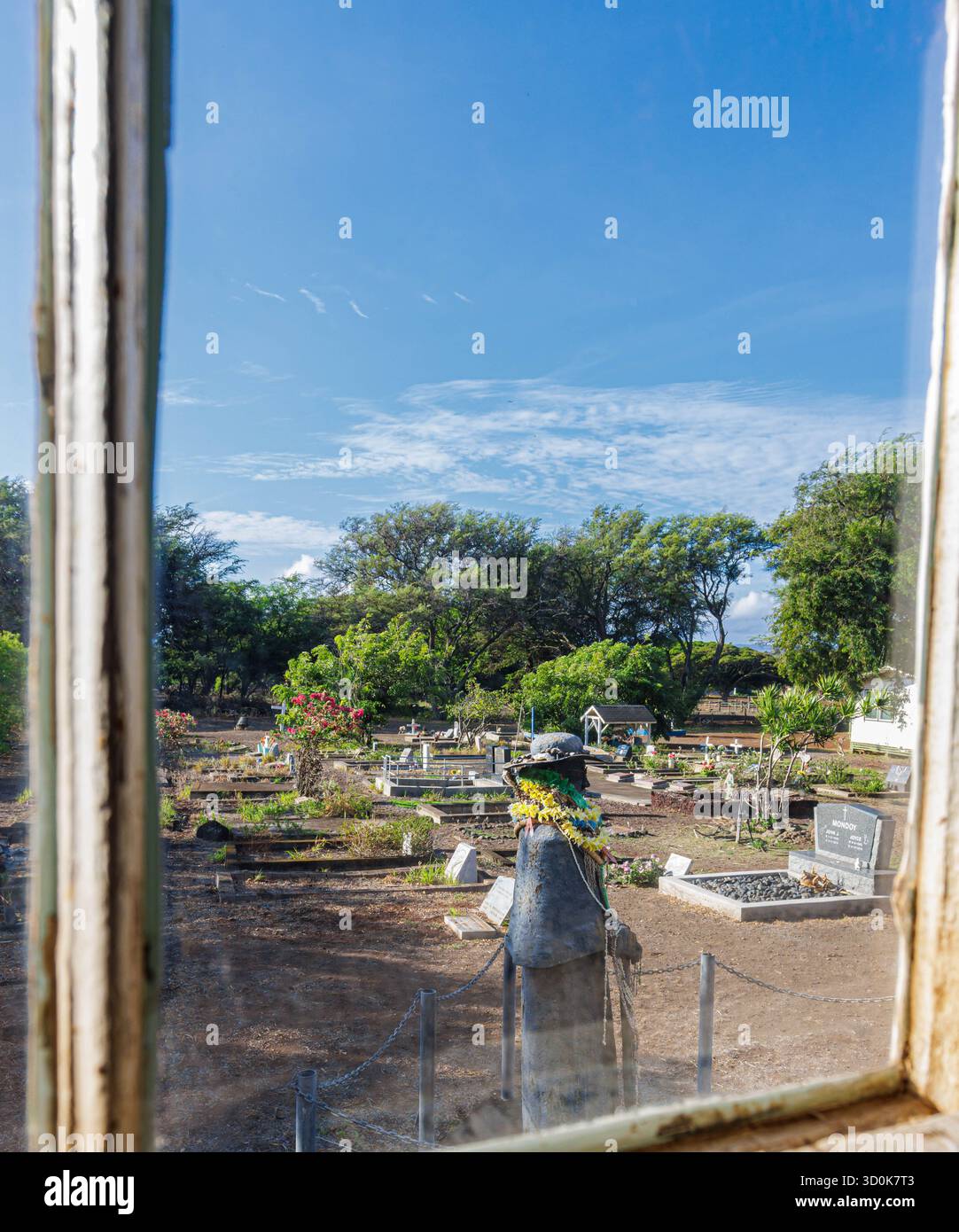 Statue von Pater Damien vor der katholischen Kirche St. Joseph, Molokai, Hawaii, USA Stockfoto