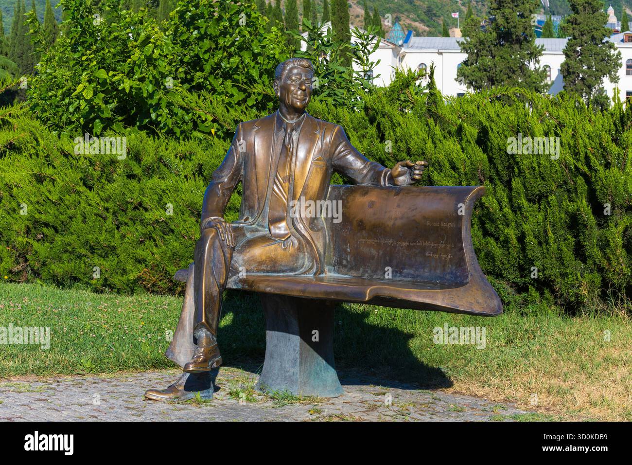 Ein Denkmal für den 40. Präsidenten der Vereinigten Staaten Ronald Reagan (1911–2004) im Rike Park in Tiflis, Georgia (Land) Stockfoto