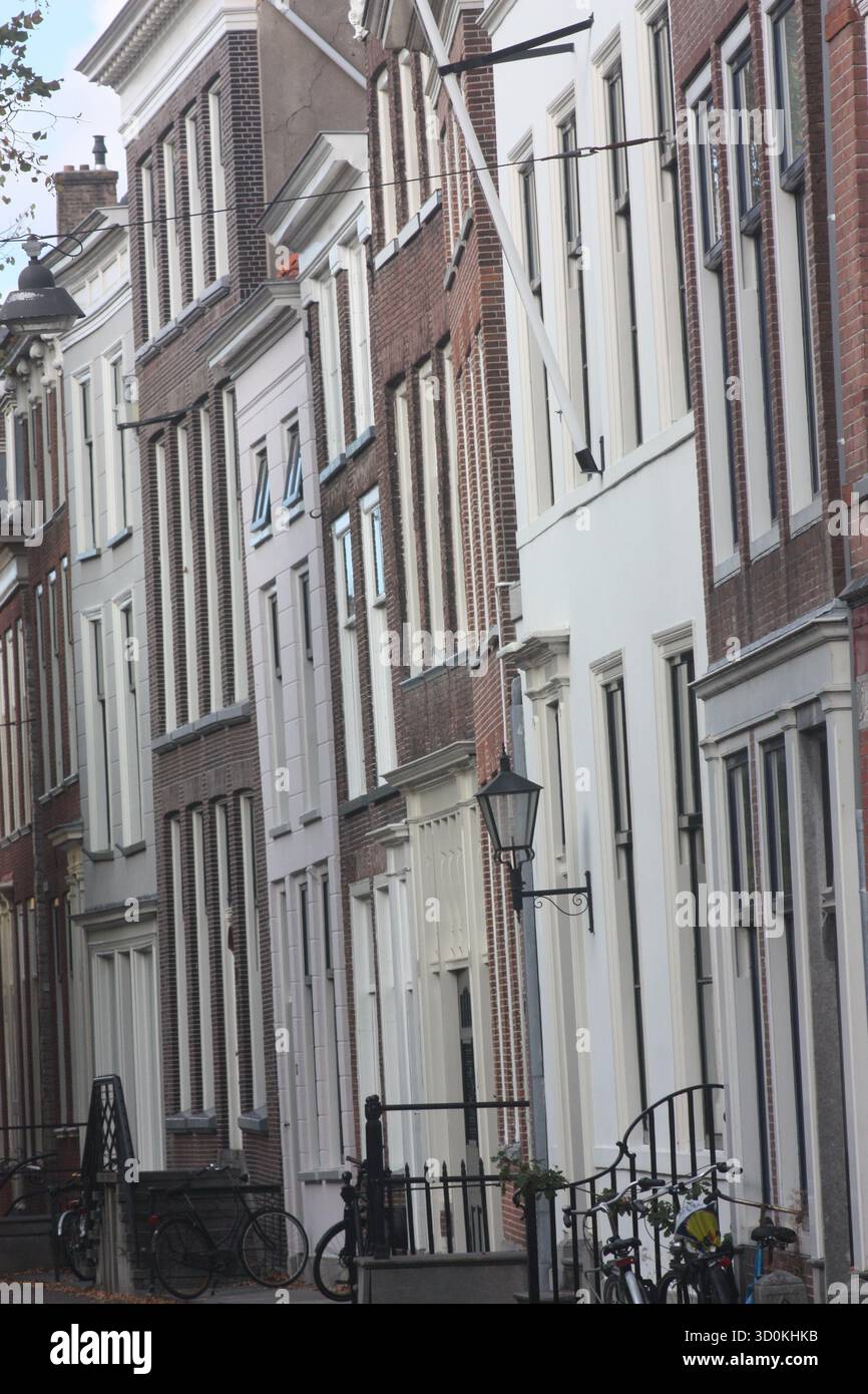 Kanalgebäude in Delft, Niederlande Stockfoto