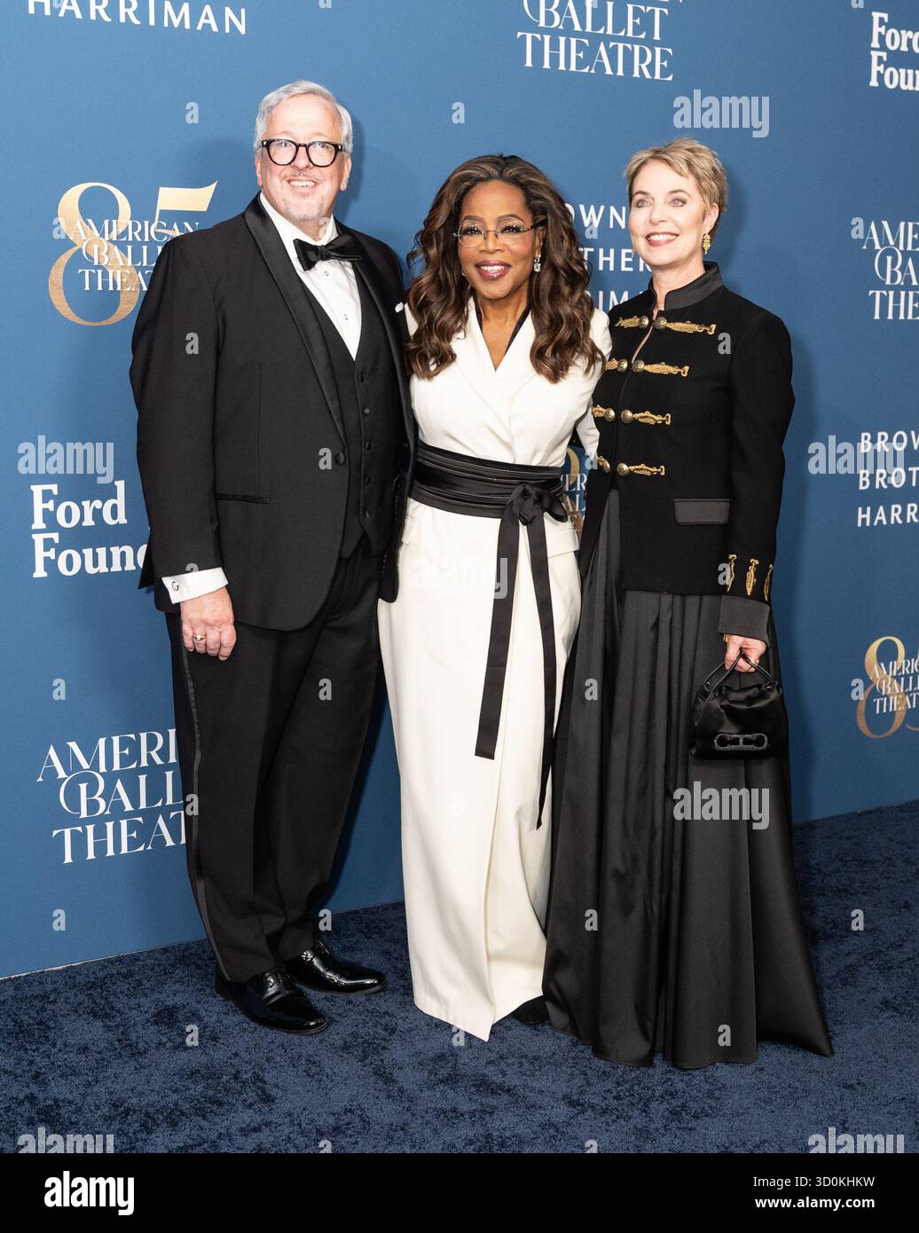 Barry Hughson, Oprah Winfrey und Susan Jaffe nehmen am 22. Oktober 2025 ...