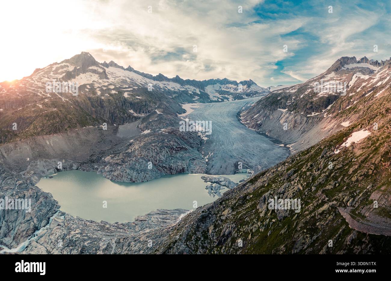 Drohnenaufnahme des Rhone-Gletschers und Quelle des Rhone-Flusses in den Schweizer Alpen Stockfoto