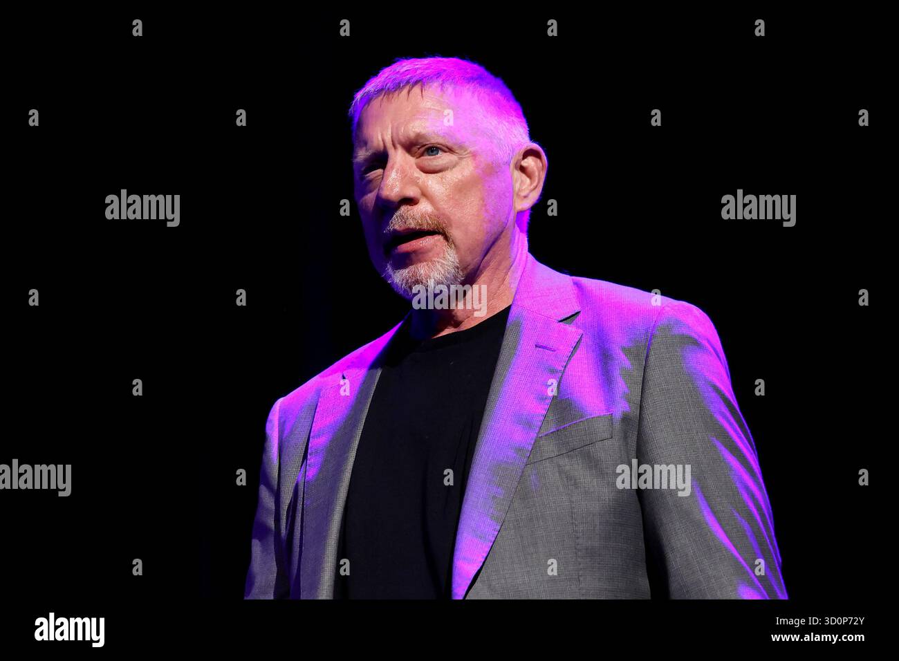 Tennislegende Boris Becker beim lit.Cologne Special Event präsentiert sein neues Buch „Inside. Gewinnen - verlieren - neu starten im Theater am Tanzbrunnen. Köln, 21. Oktober 2025 Stockfoto