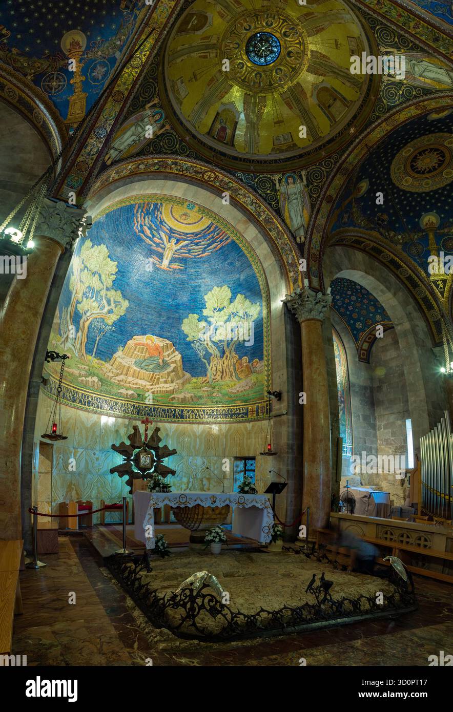 Ein Bild der Altar der Kirche aller Nationen. Stockfoto