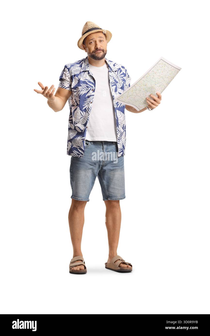 Verwirrter männlicher Tourist mit einer Karte isoliert auf weißem Hintergrund Stockfoto